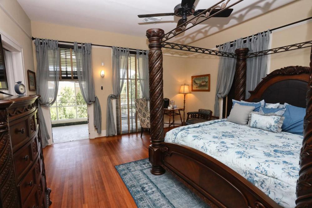 King Room with Balcony interior